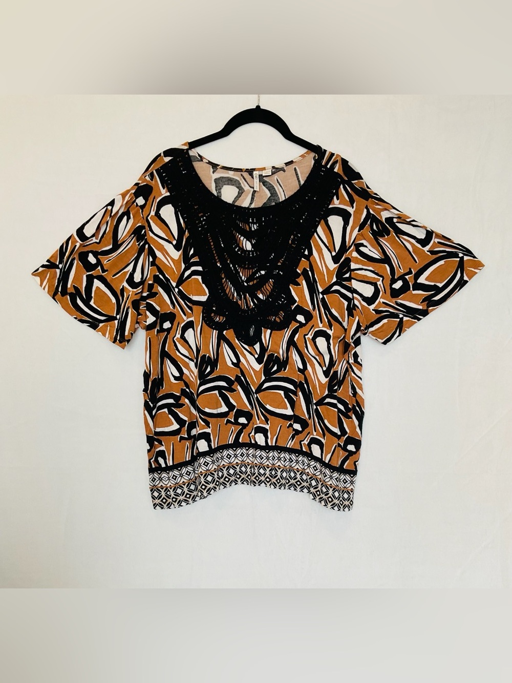 Patterned Brown Black Short Sleeve Women's Top with Crochet DetailZs20